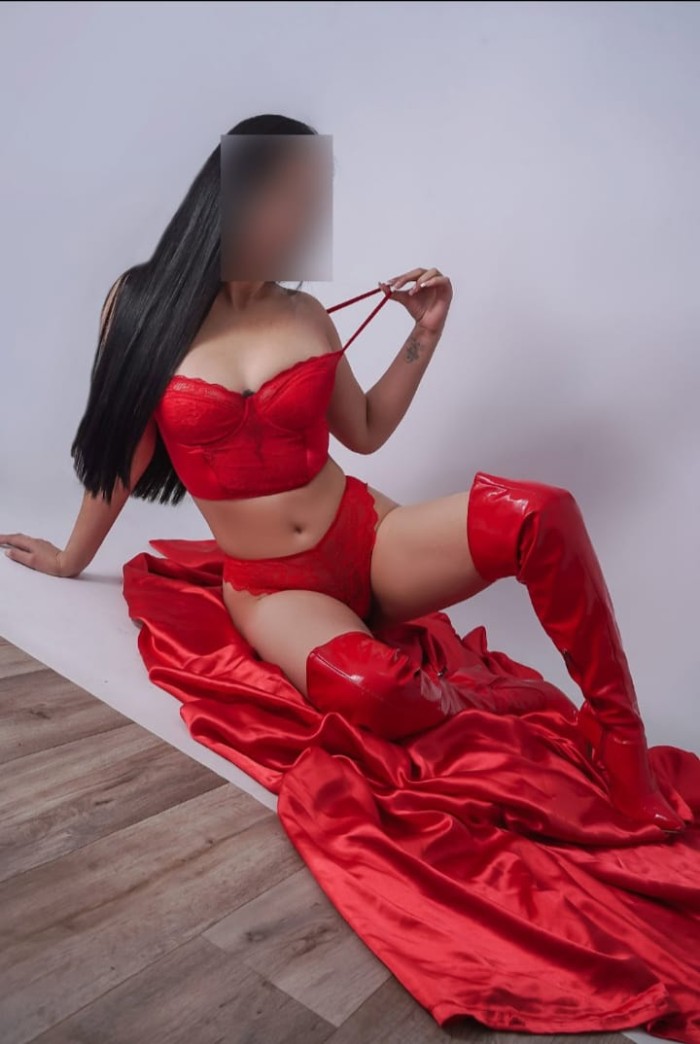 latina ardiente con ganas de polla