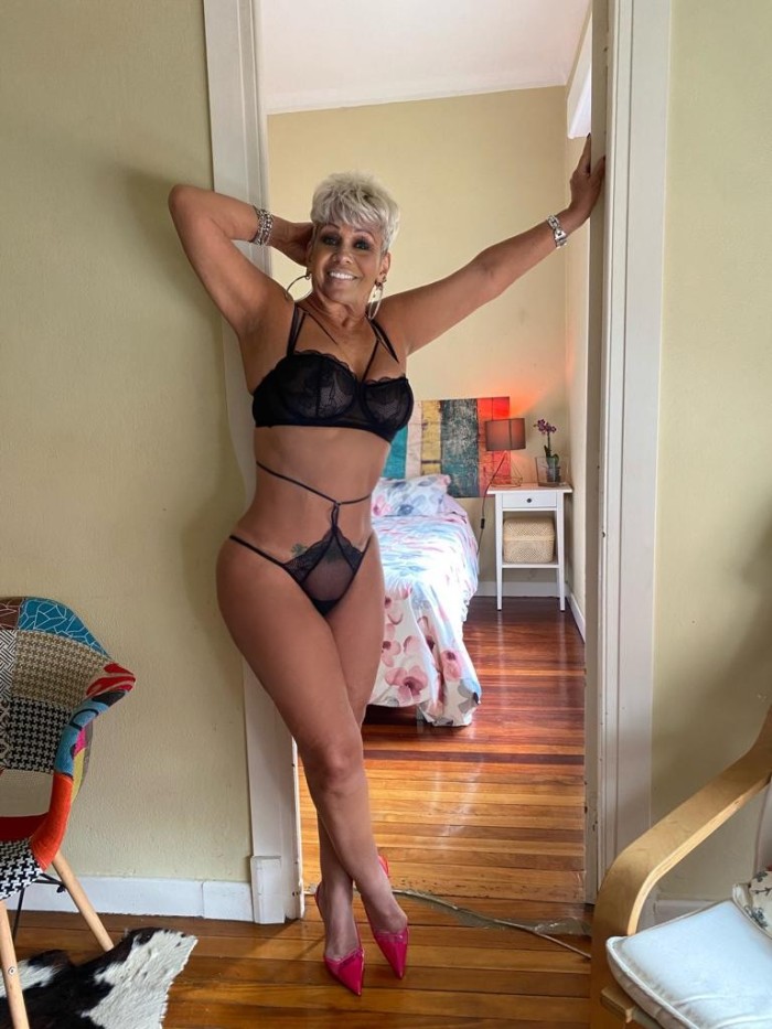 candela madurita brasileña frances griego rico   besitos ricos