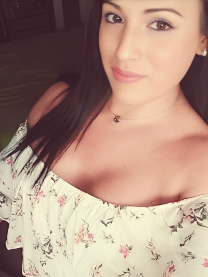 SOLITA EN CASA ,MORENAZA CALIENTE ( TORREMOLINOS