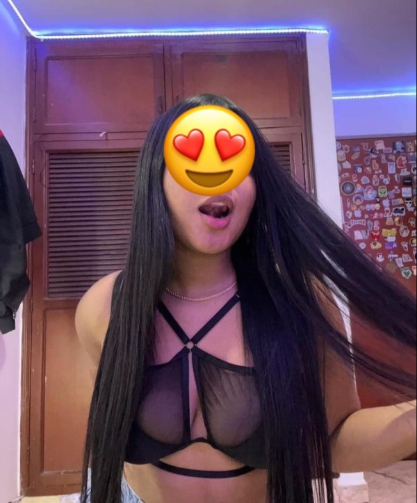Chica fiestera dispuesta a pasarla bien está noche