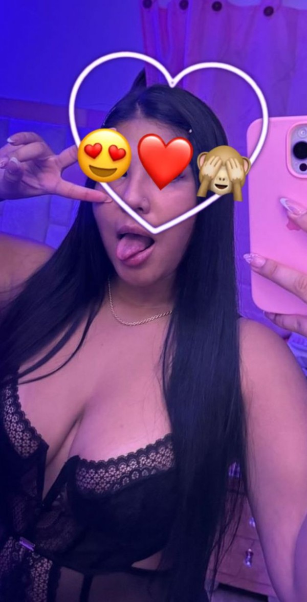 Chica fiestera dispuesta a pasarla bien está noche