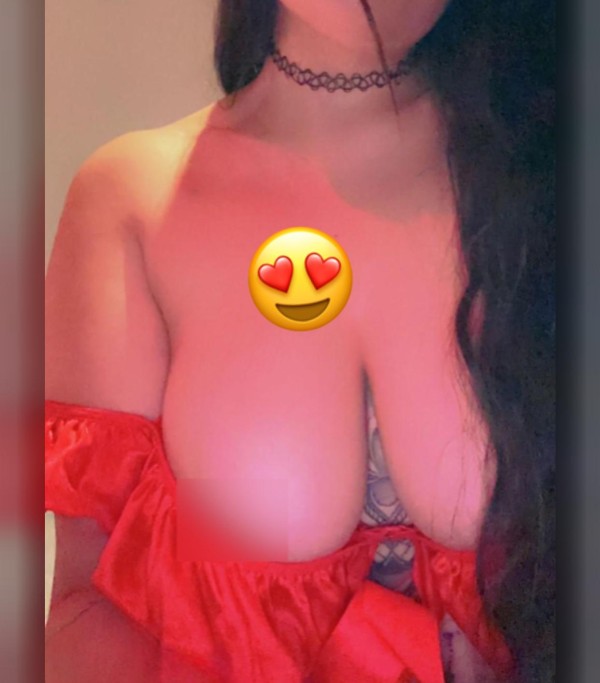 Chica fiestera dispuesta a pasarla bien está noche