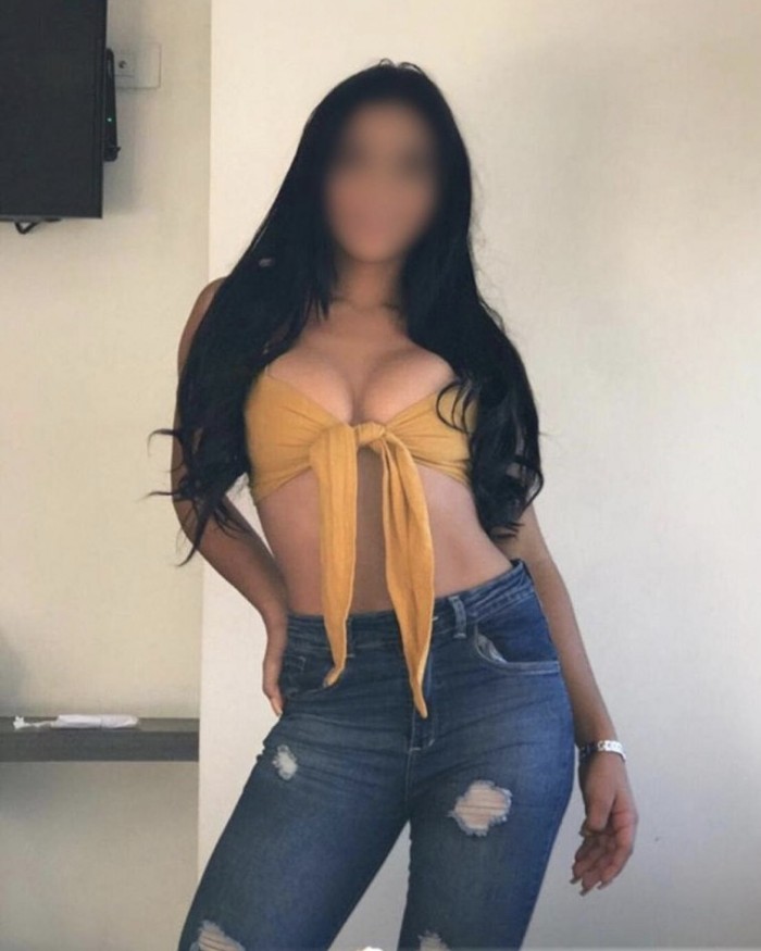 Colombiana con buenos pechos