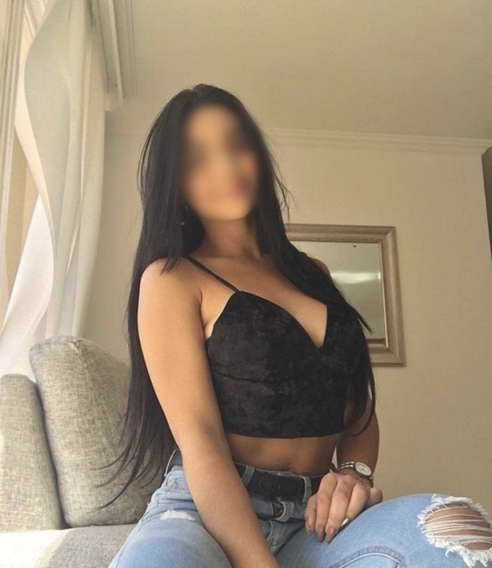 Colombiana con buenos pechos