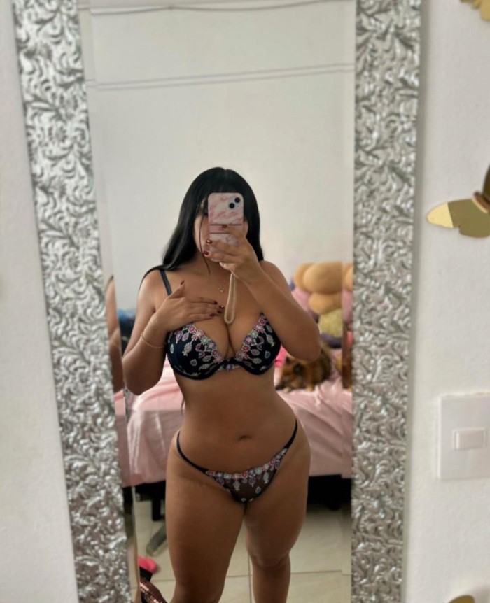 Amanda hermosa colombiana de paso en tu ciudad