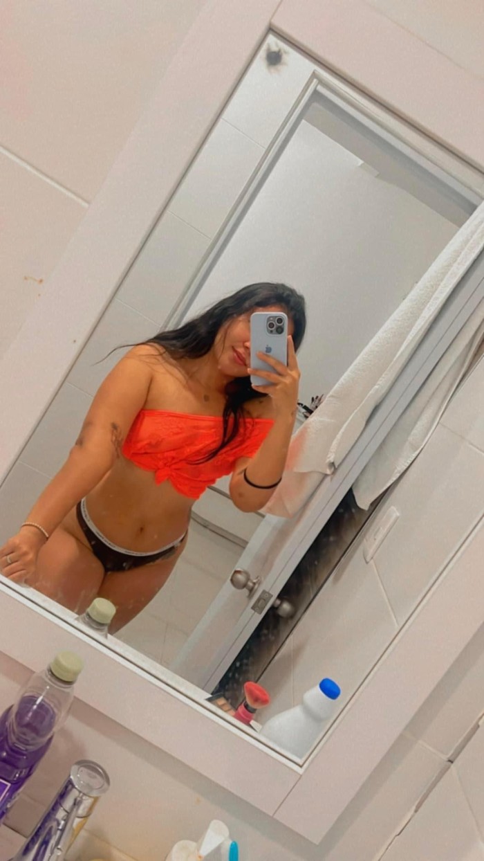 Latina recién llegada a Sevilla