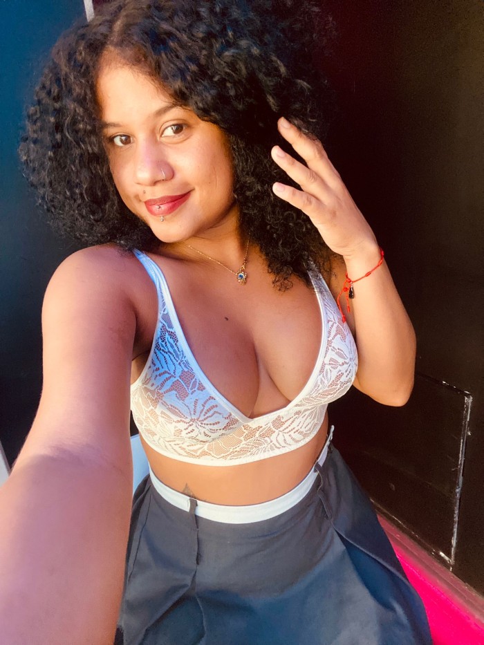 Colombiana 25años morena alegre,amable y divertida