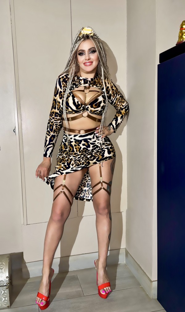 REBECA TU AMANTE EXTROVERTIDA.  FIESTERA RUBIA BOMBON SI A TODO