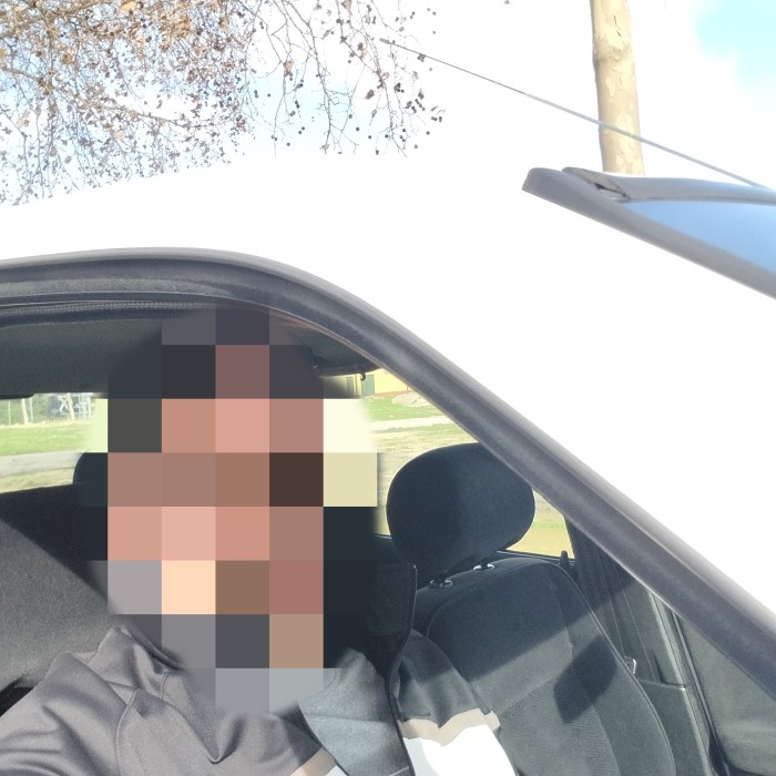 CHICO GRATIFICA ECONOMICAMENTE A CHICA