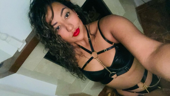 VALERY TRAVIESA, CACHONDA Y JUGUETONA