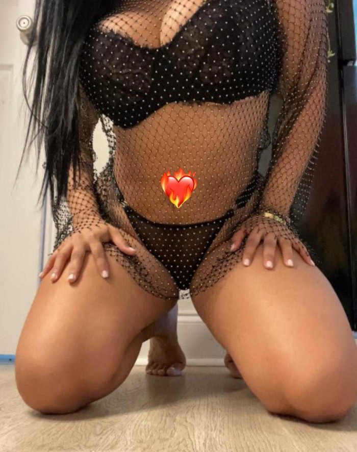 JOVENCITA  MUY  ARDIENTE
