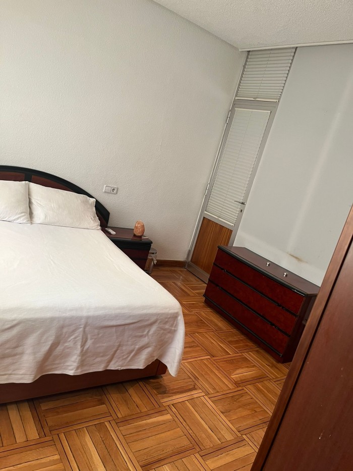 SE ALQUILAN BONITAS HABITACIONES AMBIENTE FAMILIAR