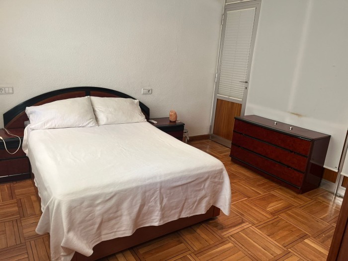 SE ALQUILAN BONITAS HABITACIONES AMBIENTE FAMILIAR