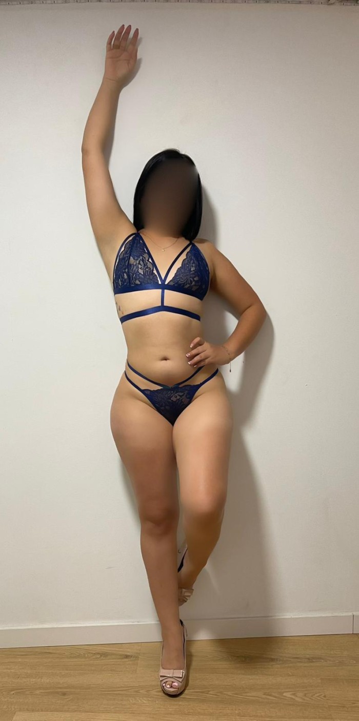 NIÑATA ELEGANTE Y MUY SENSUAL EN ALZIRA 24H