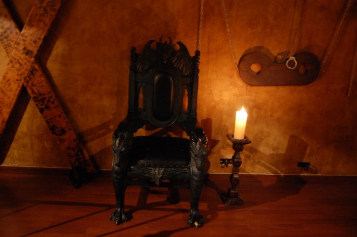 TRABAJO EN MAZMORRA DE BDSM PARA CHICA SUMISA