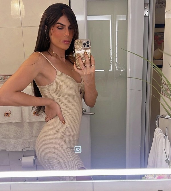 , sorpreson estre las piernas