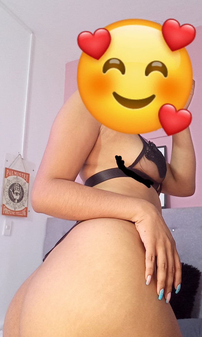 JOVENCITA CHOCHITO APRETADITO..SOY ANY COLOMBIANA