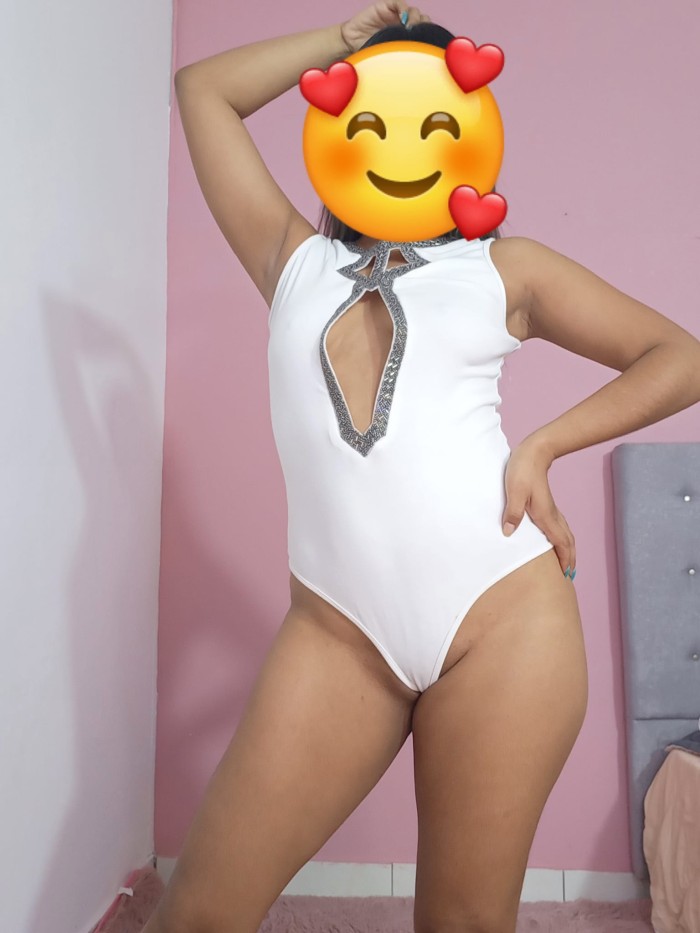 JOVENCITA MUY CACHONDA ME ENCANTA LA FIESTA