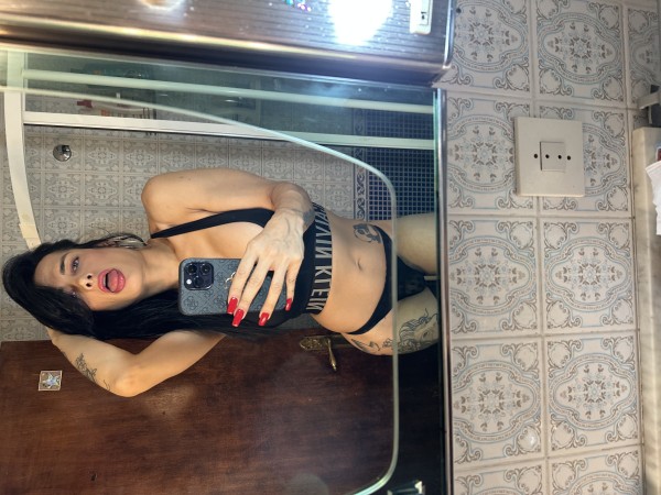 Fiestera completa cachonda 24 horas piso privado