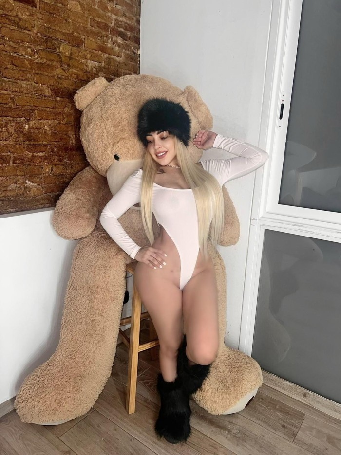 CLOE RUBIA FIESTERA CUERPAZO GUAPISIMA FOLLAME!!