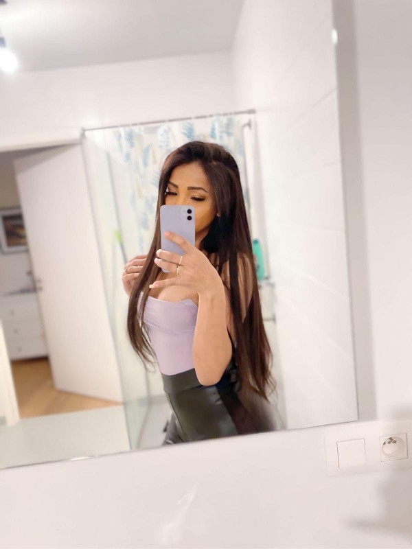 Nueva en el país súper cachonda activa y pasiva