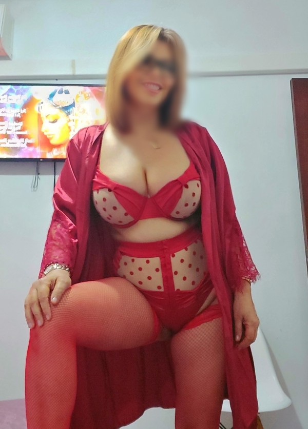 Caliente deliciosa rubia madurita