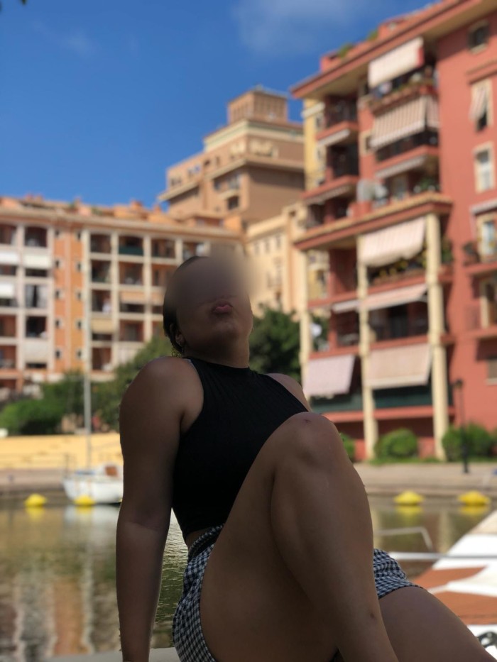 CHICA GUAPA Y CON PECHOS MUY GRANDES