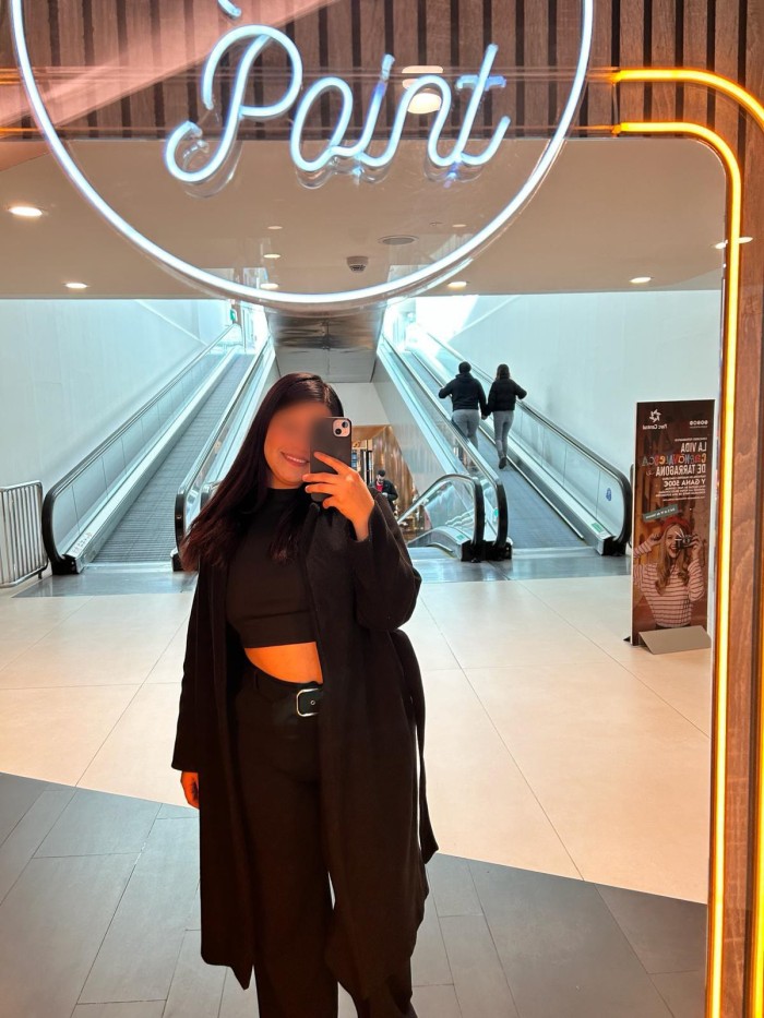 CHICA GUAPA Y CON PECHOS MUY GRANDES