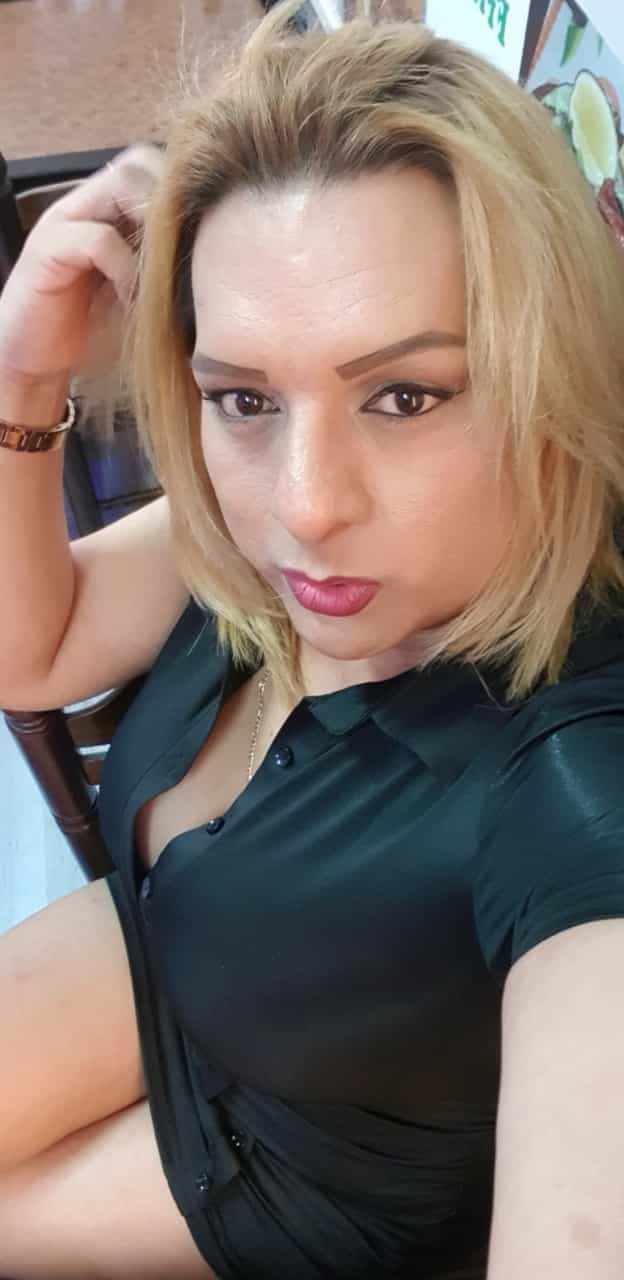 Trans Dayana besitos con lengua follame atope