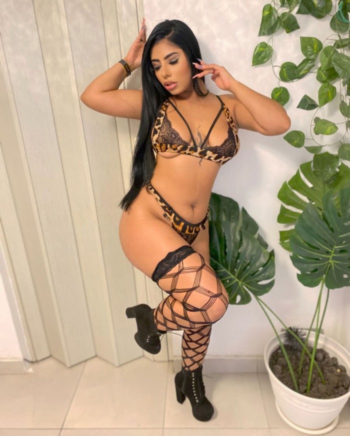 Dulce Maria HERMOSA LATINA SÚPER VIP EN BARCELONA