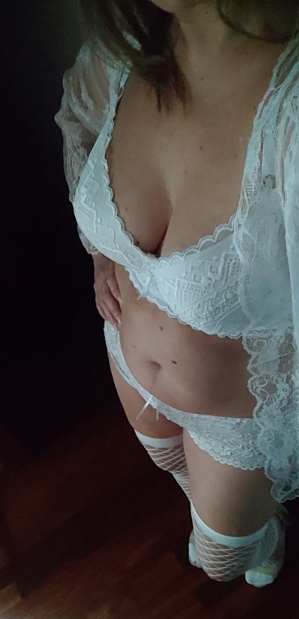 En Bertamirans Tania Rubia Madura Sexy Cariñosa