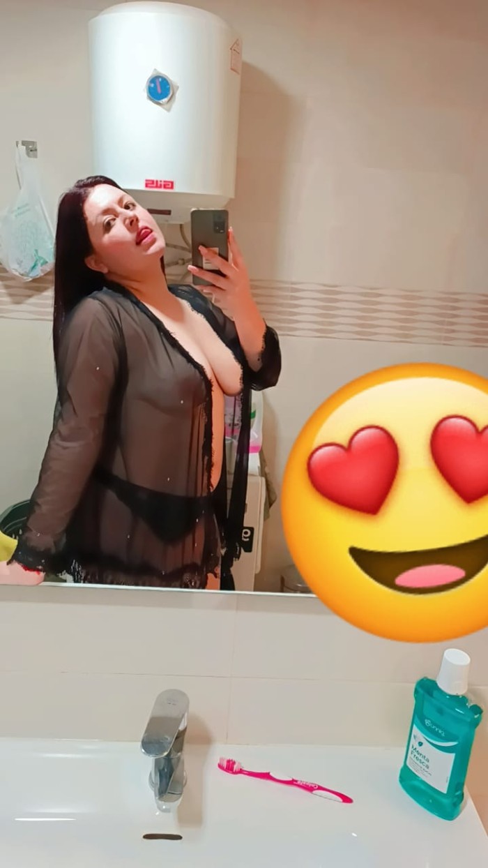 DOS AMIGUITAS ESPERÁNDOTE en CASA