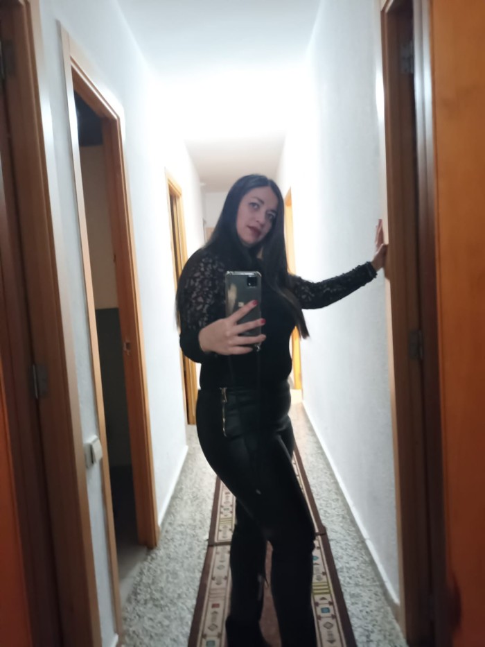 SARA QUIERO SACARTE TODA ESA LECHE