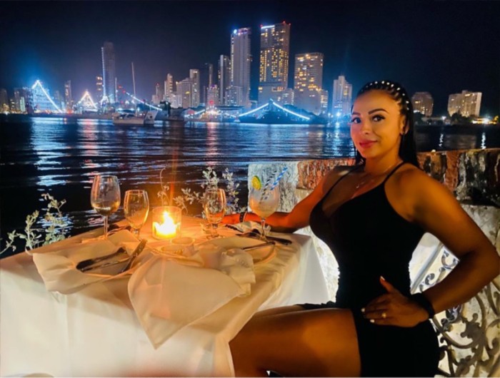 claudia sensual latina