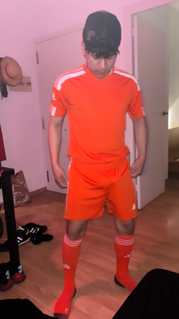 LATINO DOTADO CAÑERO