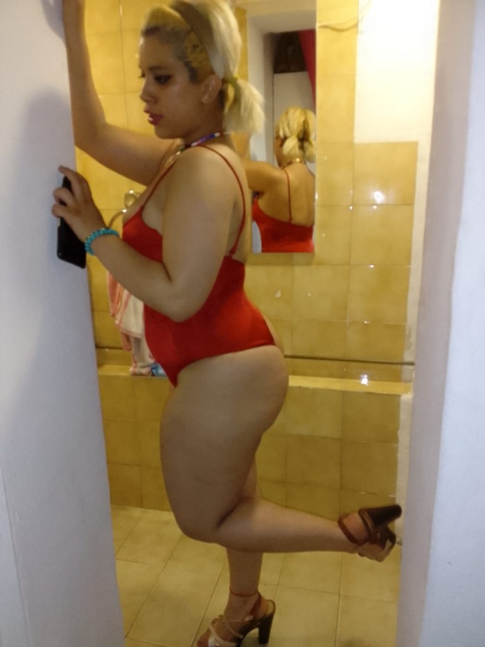 Marta, besos con lengua francés completo