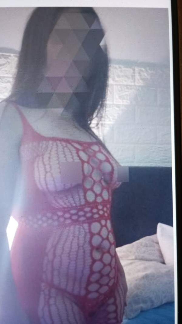 Nueva recién llegada guapa complaciente