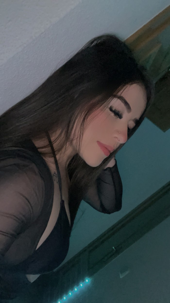 Hermosa colombiana recién llegada