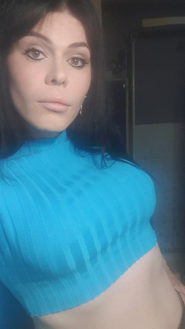 Transexual  muy completa casa propia