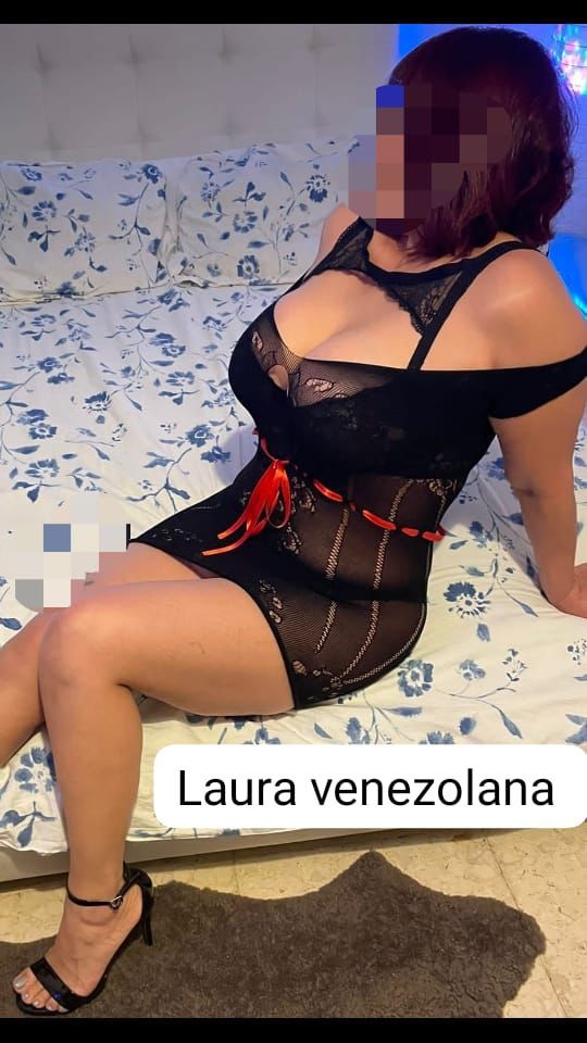 Laura colombiana tetona cachonda