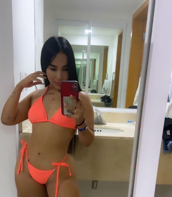 soy antonela,una chica hermosa..ardiente y deseosa