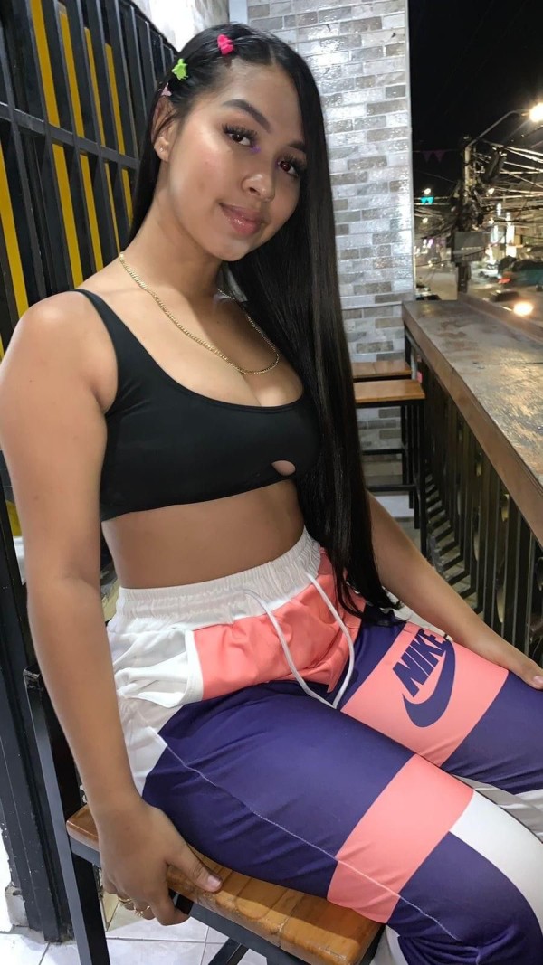 soy antonela,una chica hermosa..ardiente y deseosa