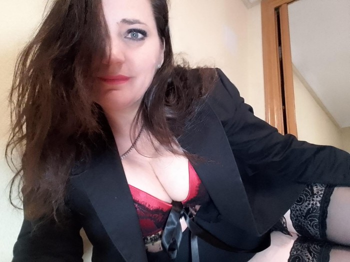 HOY ESTOY CALIENTE…FOLLAME PURO VICIO,  FIESTA