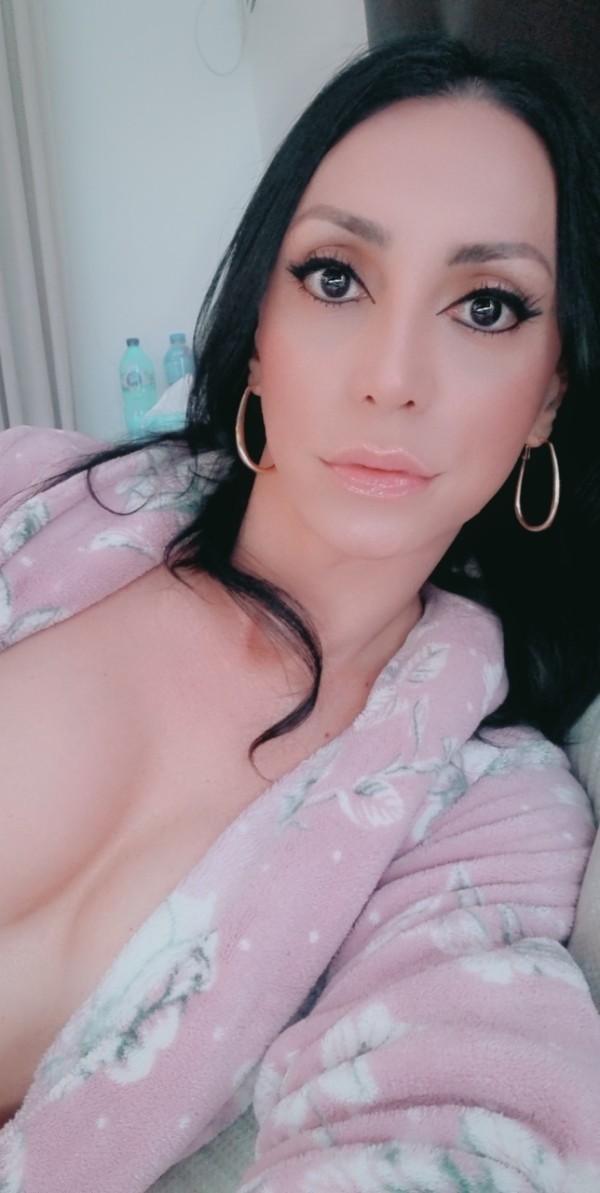 TRANS MULTIORGÁSMICA – CAÑERA VIP – MAMADAS CON MUCHA SALIVA