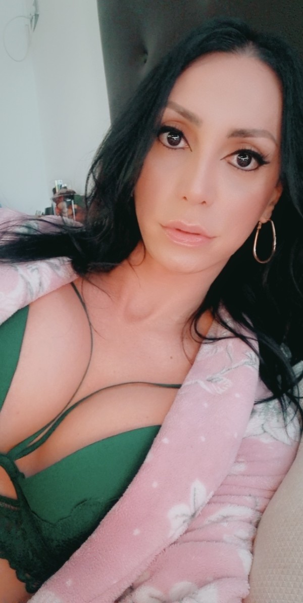 TRANS MULTIORGÁSMICA – CAÑERA VIP – MAMADAS CON MUCHA SALIVA