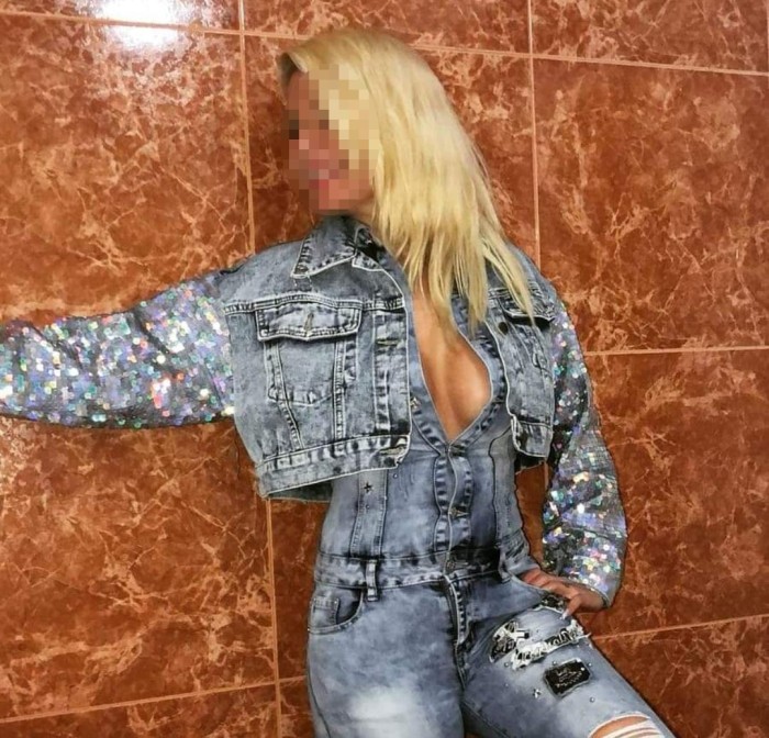 RUBIA ESPAÑOLA DELGADITA ATRACTIVA Y COMPLACIENTE