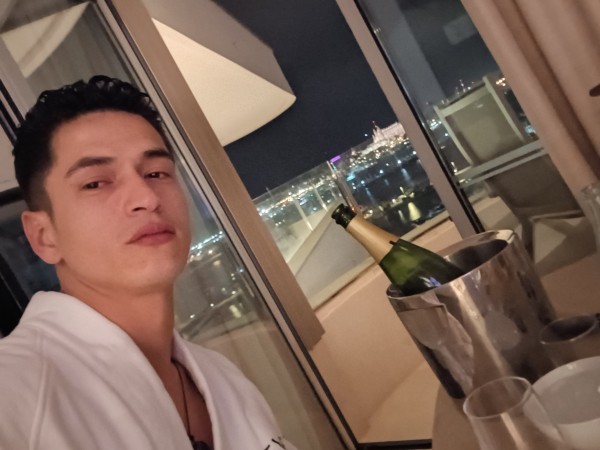 ANDRES JOVEN BISEXUAL CAÑERO XXL