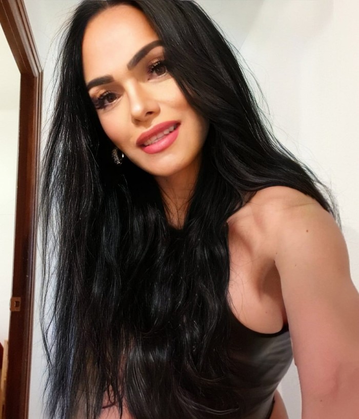 Travesti guapa y femenina y muy viciosa atrévet