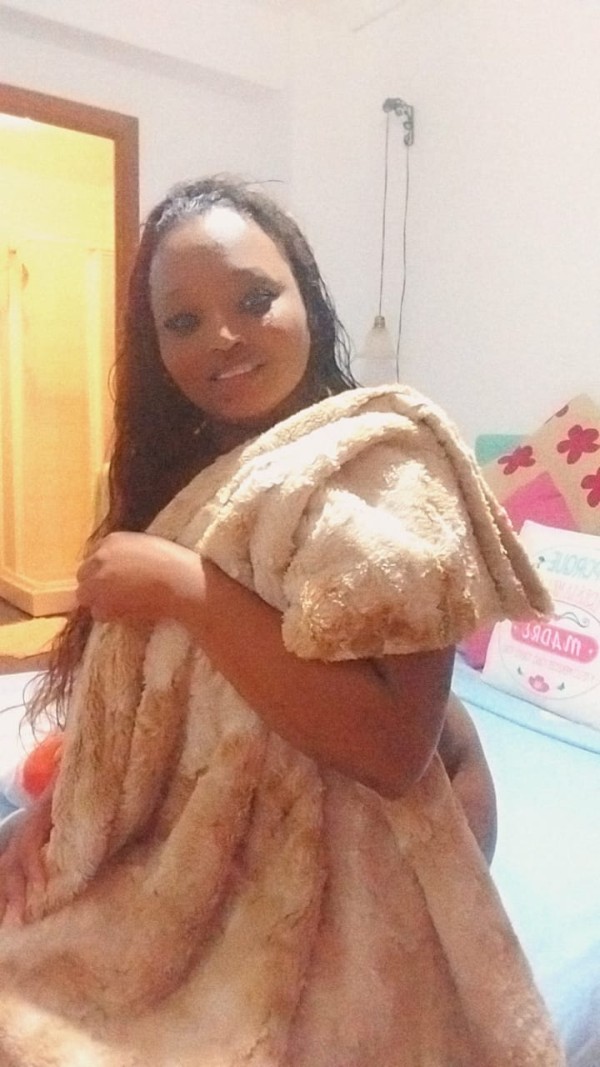 Mulatona culona disponible 24h sexting trío