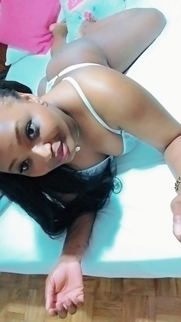Mulatona culona disponible 24h sexting trío